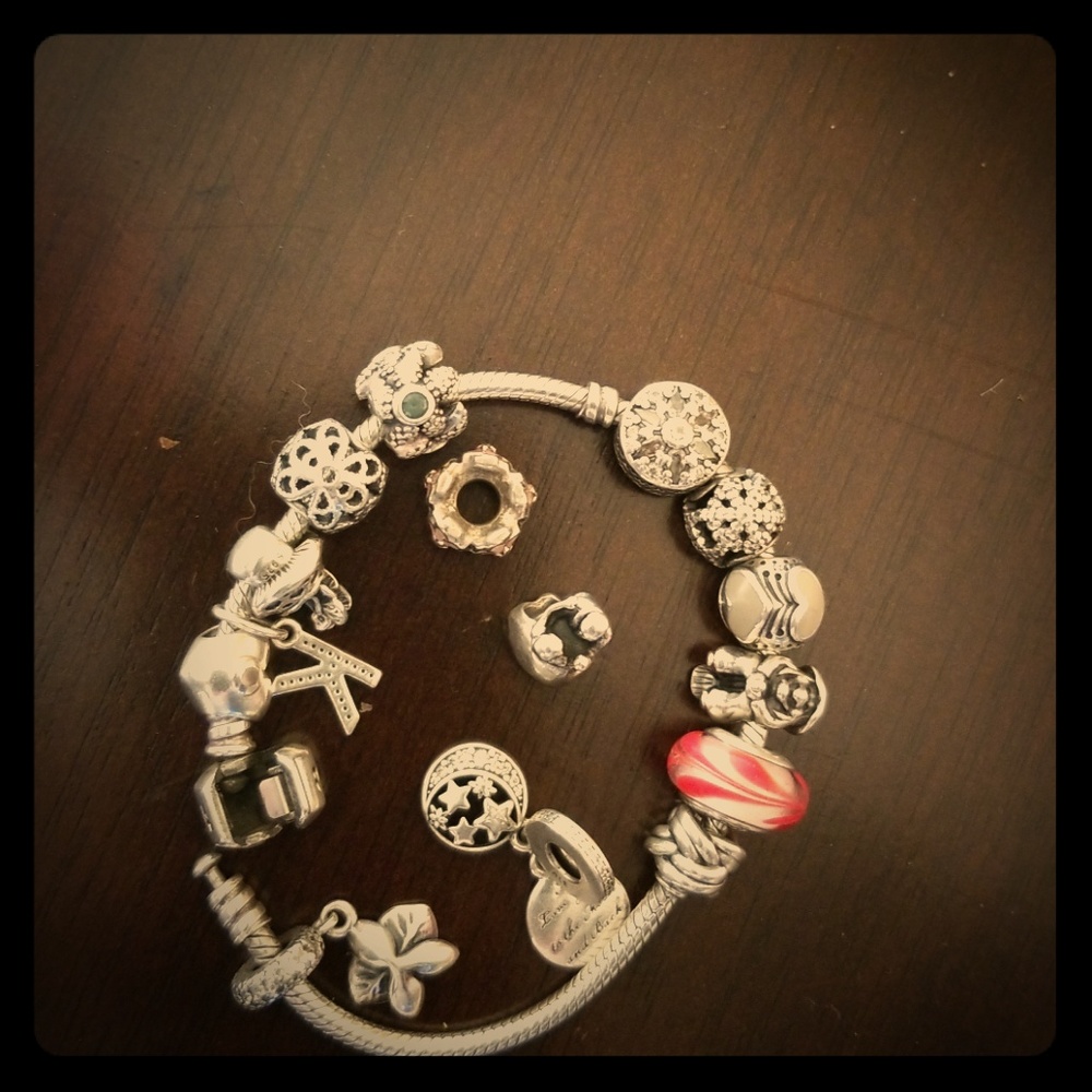 Pandora braclet 15 beads.